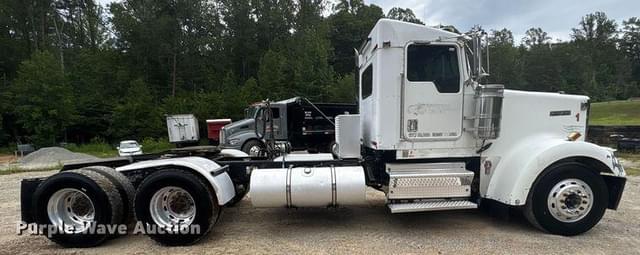 Image of Kenworth W900 equipment image 3