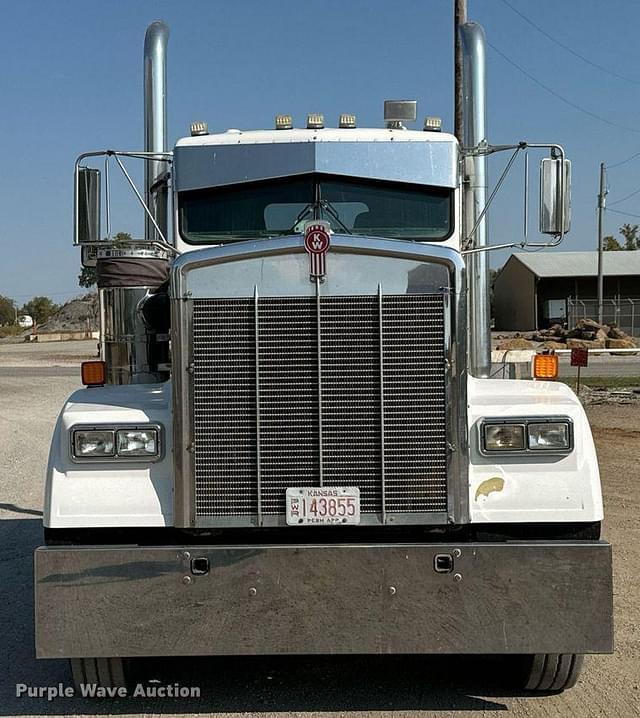 Image of Kenworth W900 equipment image 1