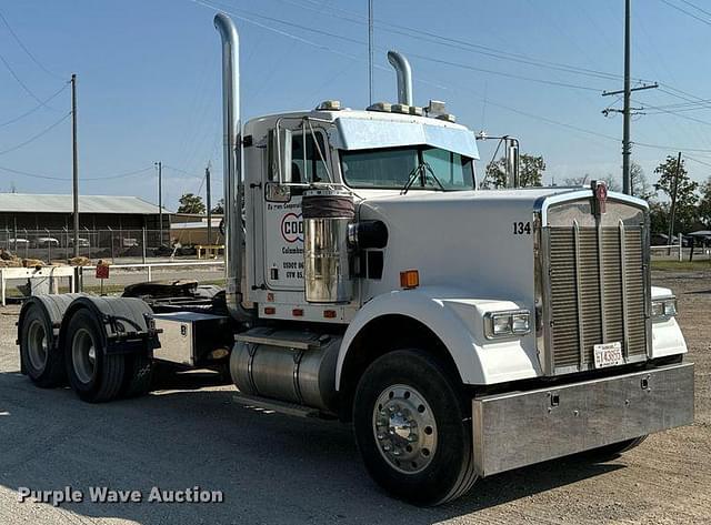 Image of Kenworth W900 equipment image 2