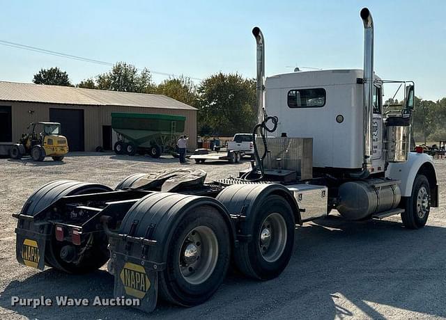 Image of Kenworth W900 equipment image 4