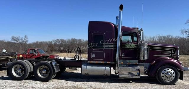 Image of Kenworth W900 equipment image 1