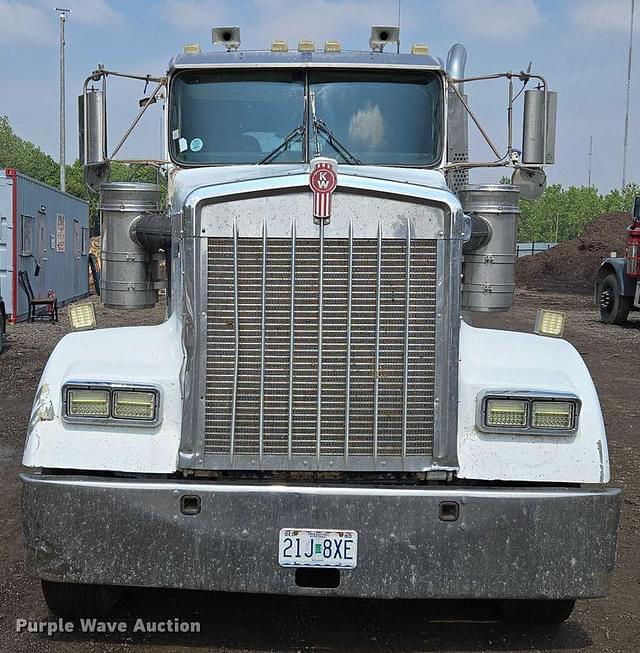 Image of Kenworth W900B equipment image 1