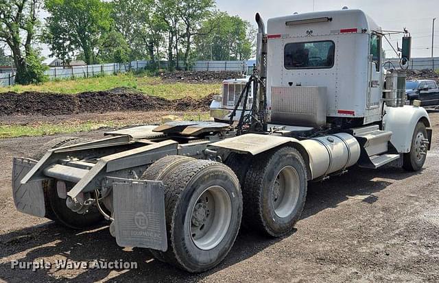 Image of Kenworth W900B equipment image 4