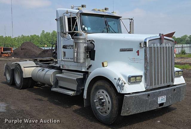 Image of Kenworth W900B equipment image 2