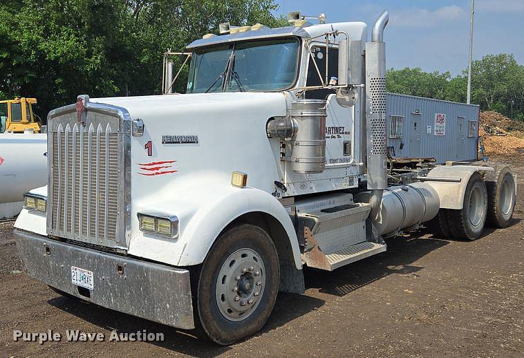 Image of Kenworth W900B Primary image