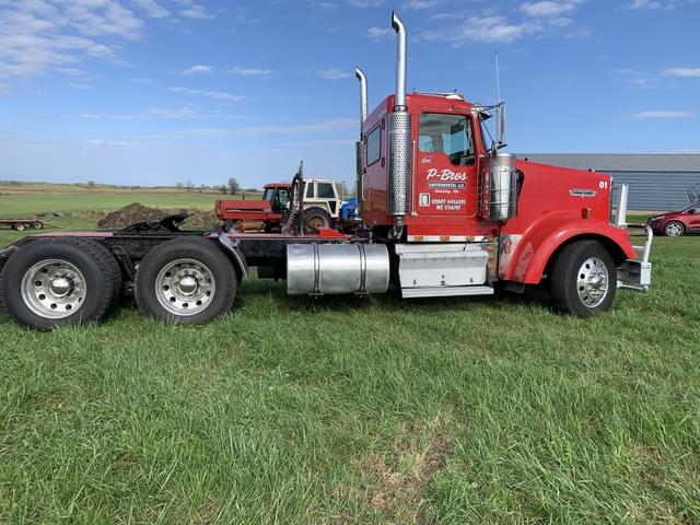 Image of Kenworth W900L equipment image 1