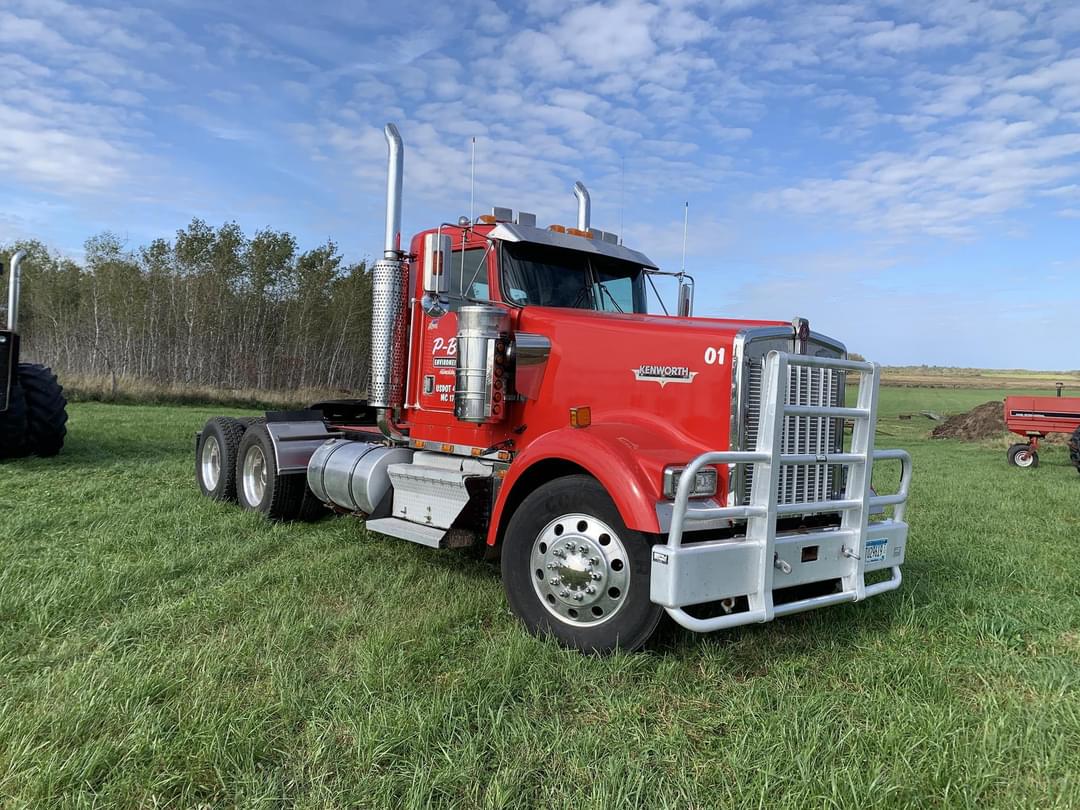 Image of Kenworth W900L Primary image
