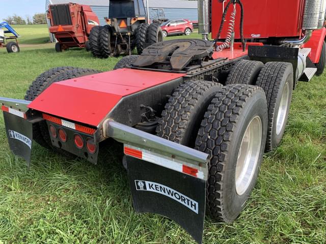 Image of Kenworth W900L equipment image 4
