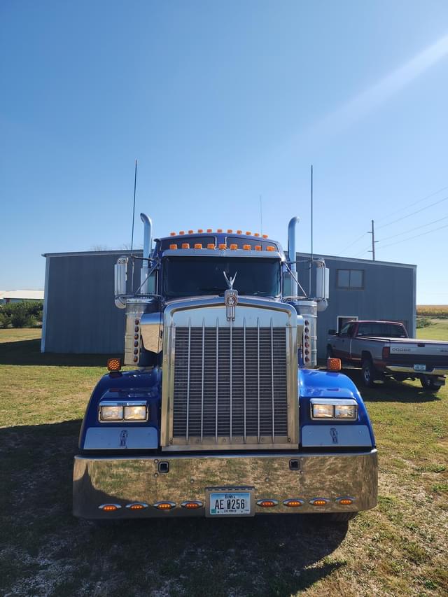 Image of Kenworth W900L equipment image 1