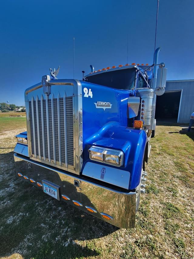 Image of Kenworth W900L equipment image 4