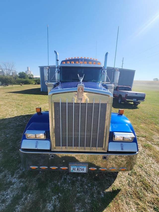 Image of Kenworth W900L equipment image 2