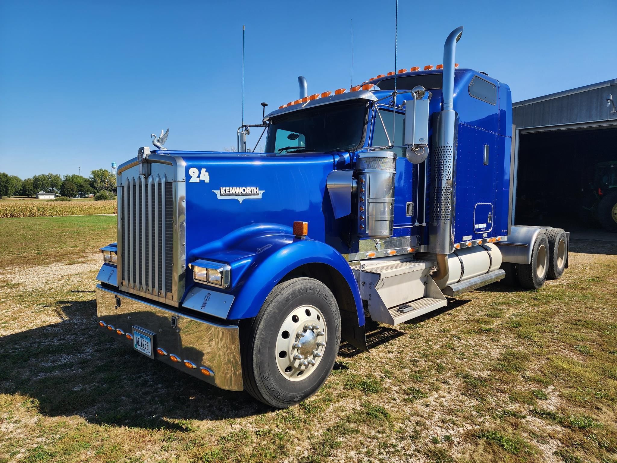 2001 Kenworth W900L Equipment Image0