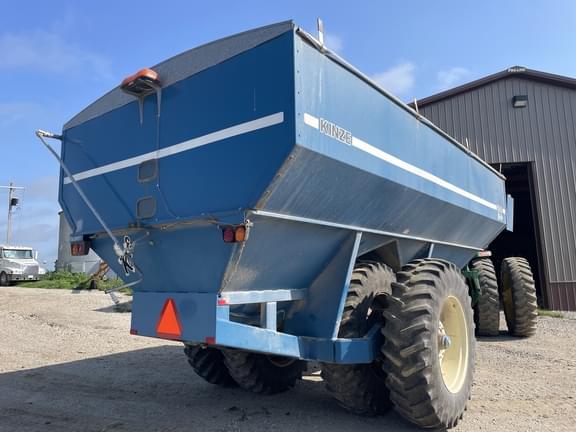 Image of Kinze 1040 equipment image 4