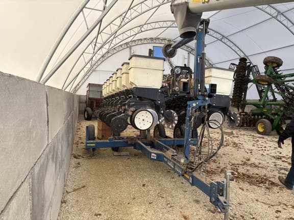 Image of Kinze 3500 equipment image 3