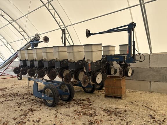 Image of Kinze 3500 equipment image 2