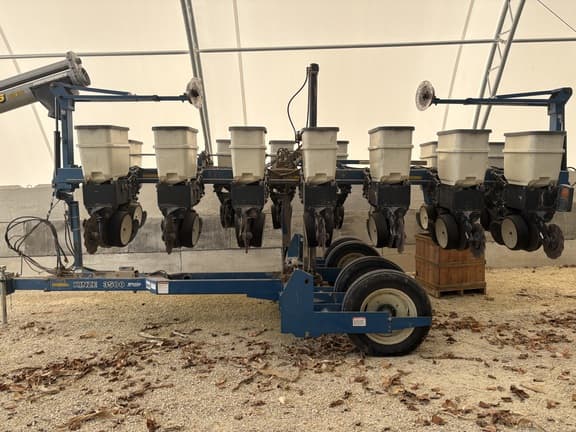 Image of Kinze 3500 equipment image 1