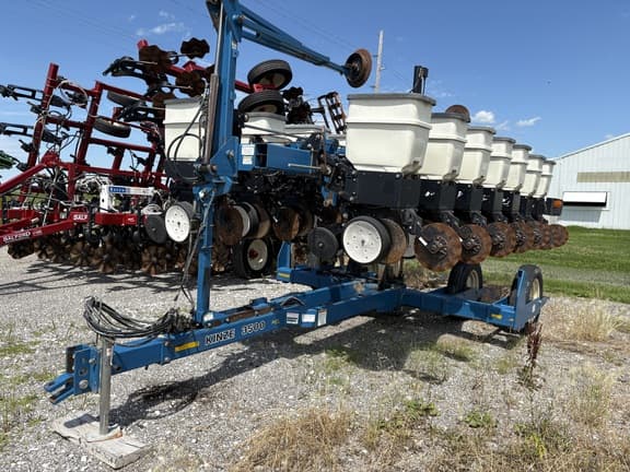 Image of Kinze 3500 equipment image 2