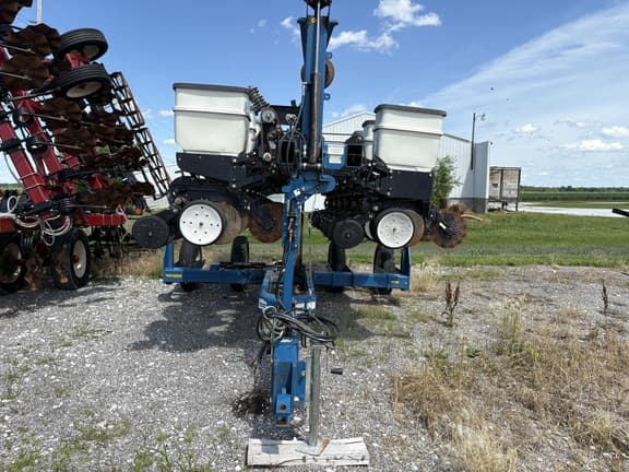 Image of Kinze 3500 equipment image 1