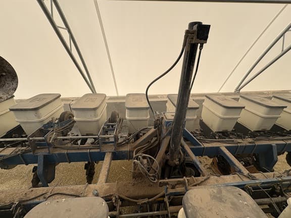 Image of Kinze 3500 equipment image 4