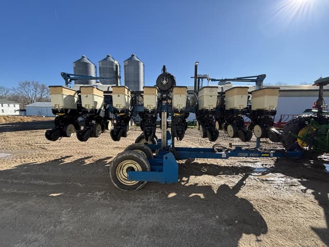 Image of Kinze 3500 equipment image 3