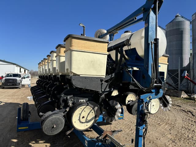 Image of Kinze 3500 equipment image 1