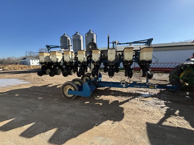 Image of Kinze 3500 equipment image 2