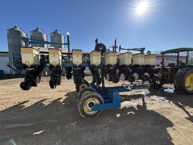 Image of Kinze 3500 equipment image 4