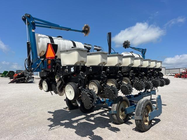 Image of Kinze 3500 equipment image 3
