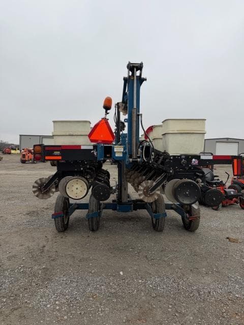 Image of Kinze 3500 equipment image 3