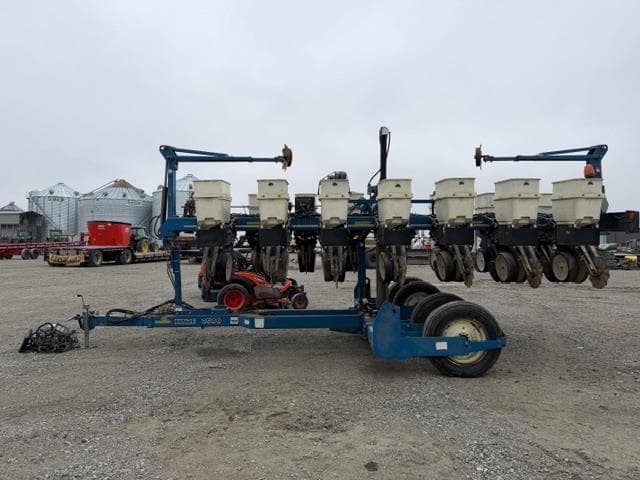 Image of Kinze 3500 equipment image 1