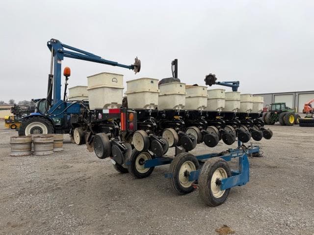 Image of Kinze 3500 equipment image 4