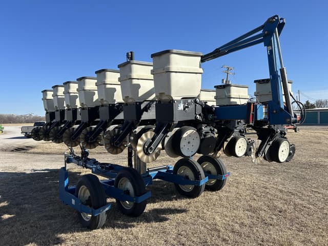 Image of Kinze 3500 equipment image 4