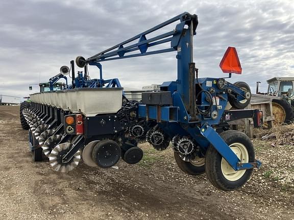 Image of Kinze 3600 equipment image 3