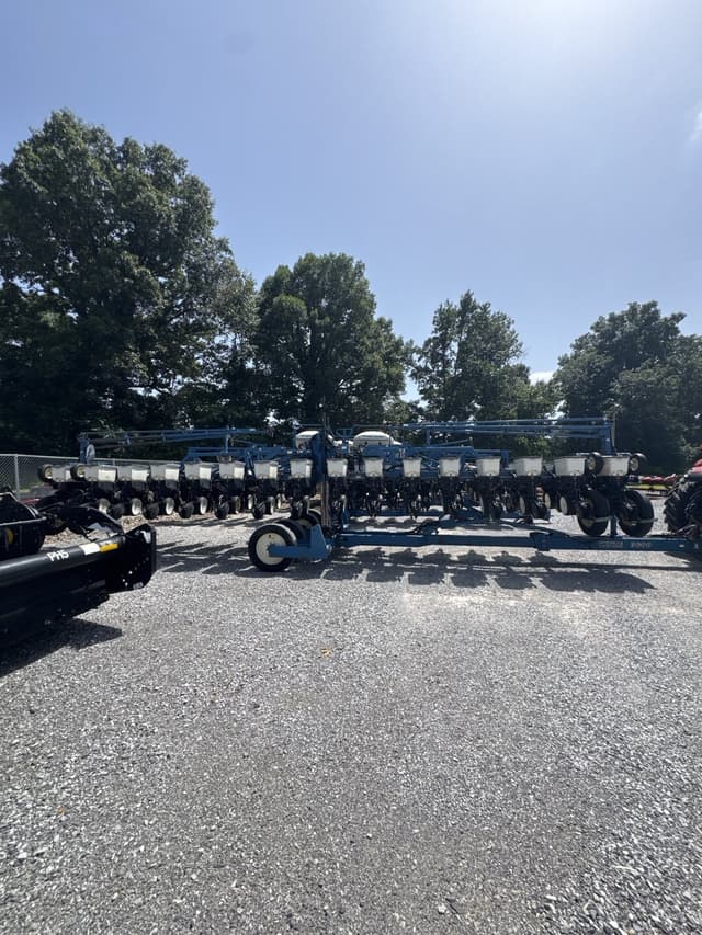 Image of Kinze 3600 equipment image 1