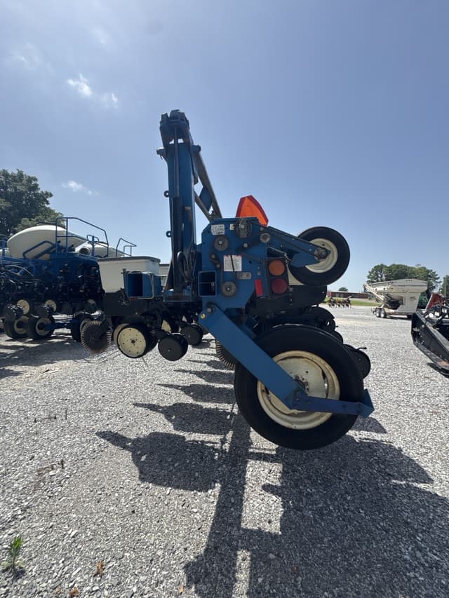 Image of Kinze 3600 equipment image 3