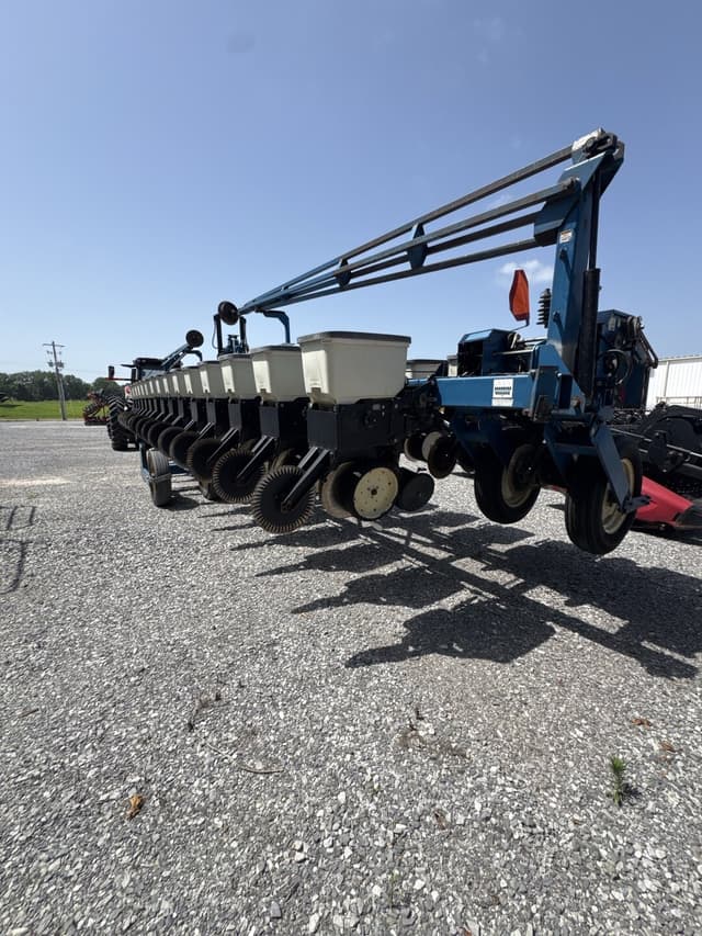 Image of Kinze 3600 equipment image 4