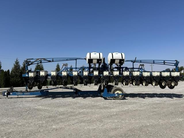 Image of Kinze 3600 equipment image 2