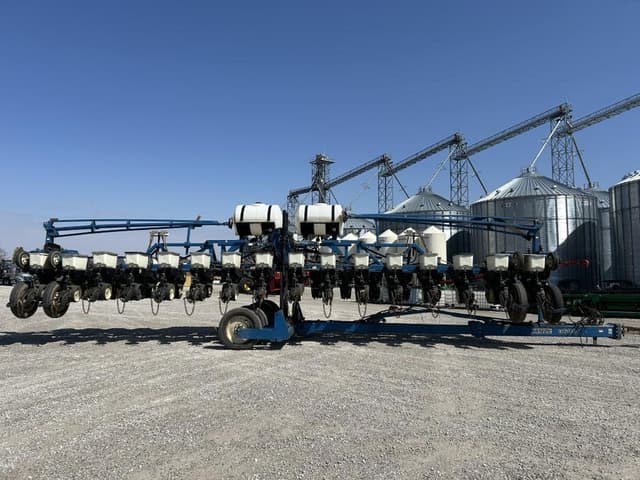 Image of Kinze 3600 equipment image 3