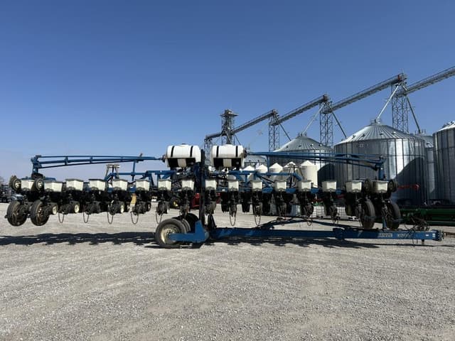 Image of Kinze 3600 equipment image 3