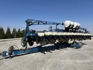 2001 Kinze 3600 Image