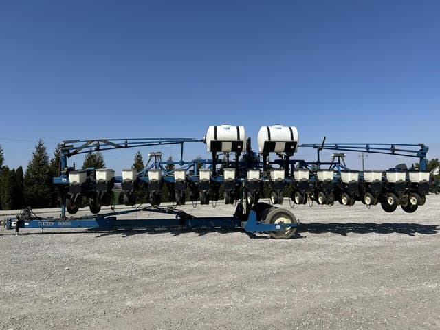 Image of Kinze 3600 equipment image 2