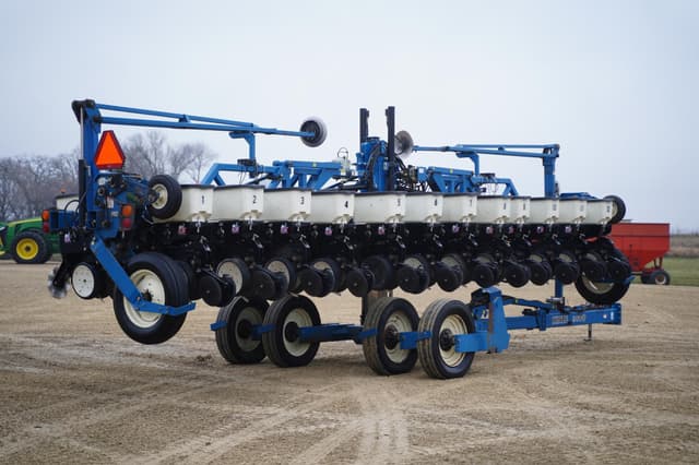 Image of Kinze 3600 equipment image 4