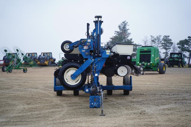 Image of Kinze 3600 equipment image 1
