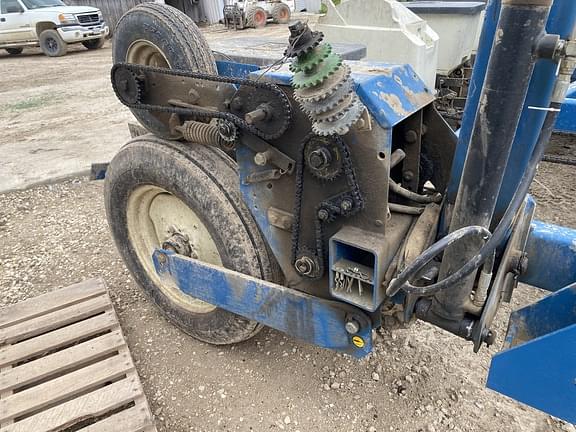 Image of Kinze 3600 equipment image 4