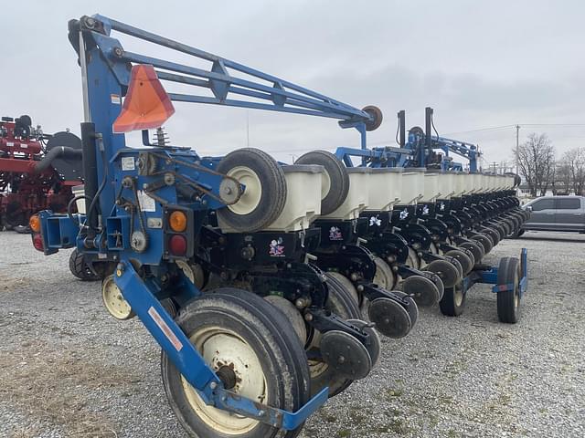 Image of Kinze 3600 equipment image 3