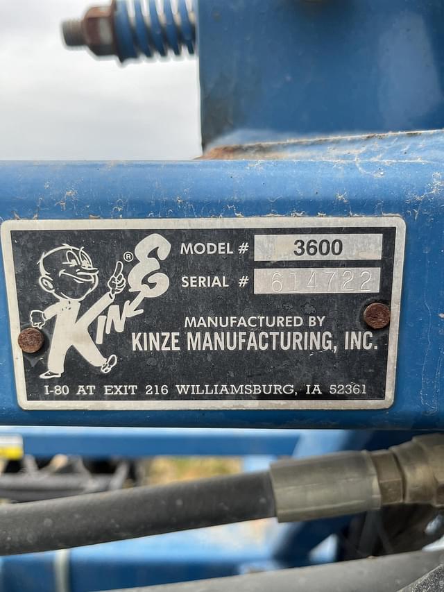 Image of Kinze 3600 equipment image 4