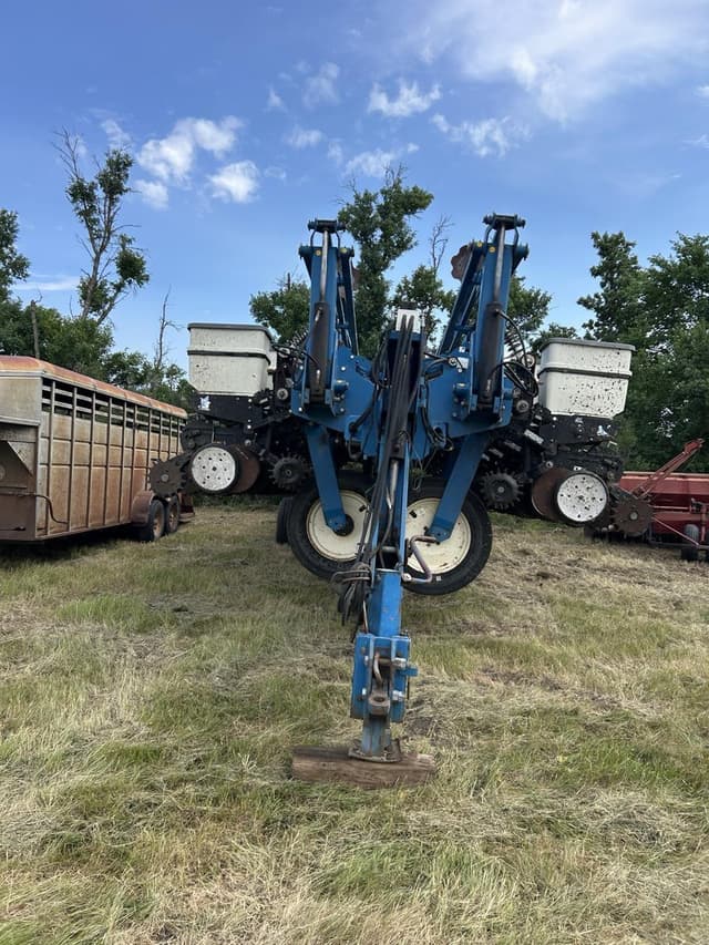 Image of Kinze 3700 equipment image 1