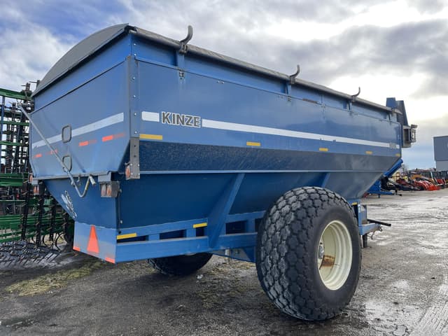 Image of Kinze 840 equipment image 2