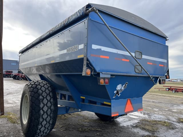 Image of Kinze 840 equipment image 3