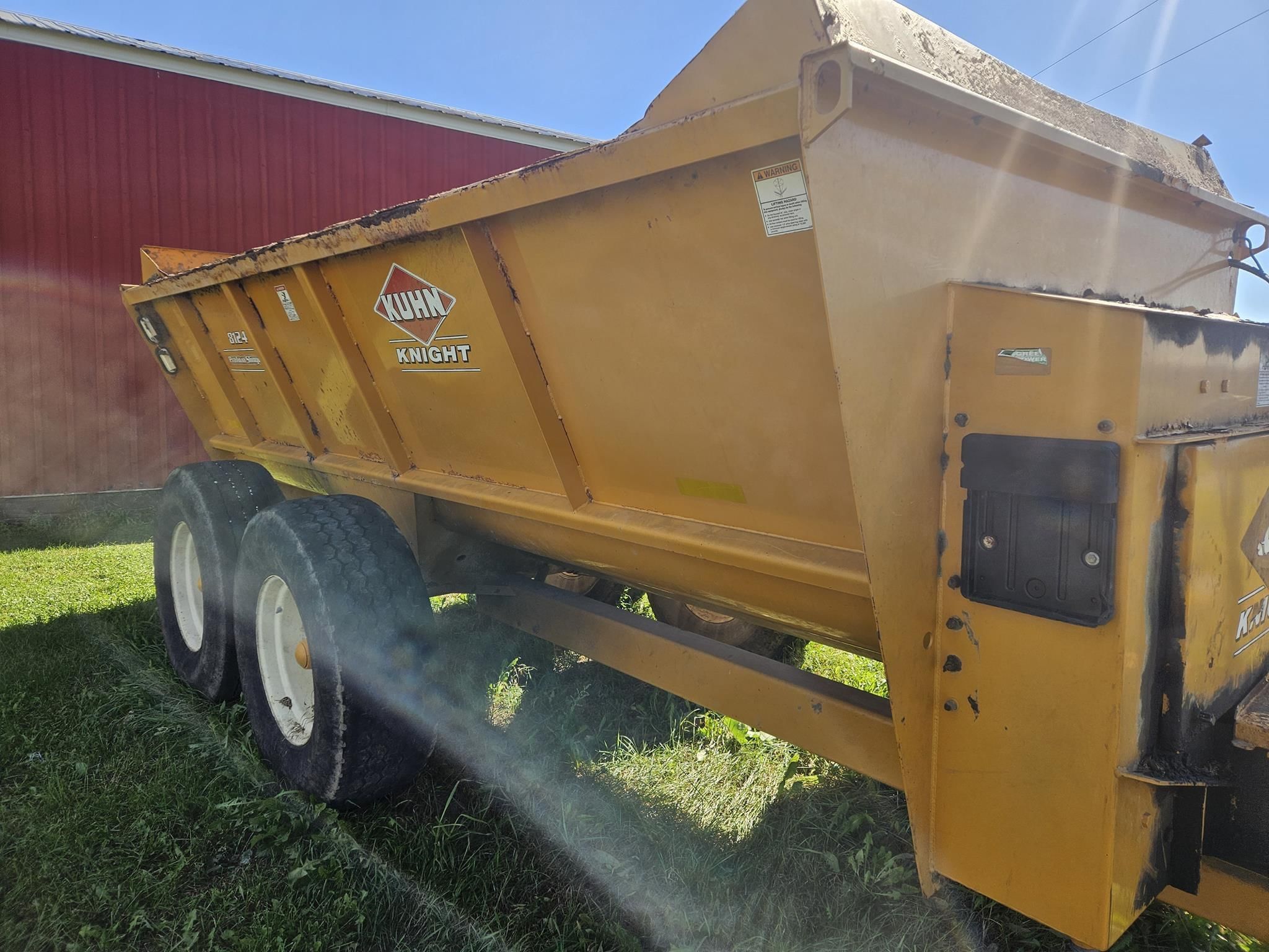 2001 Knight 8124 Equipment Image0